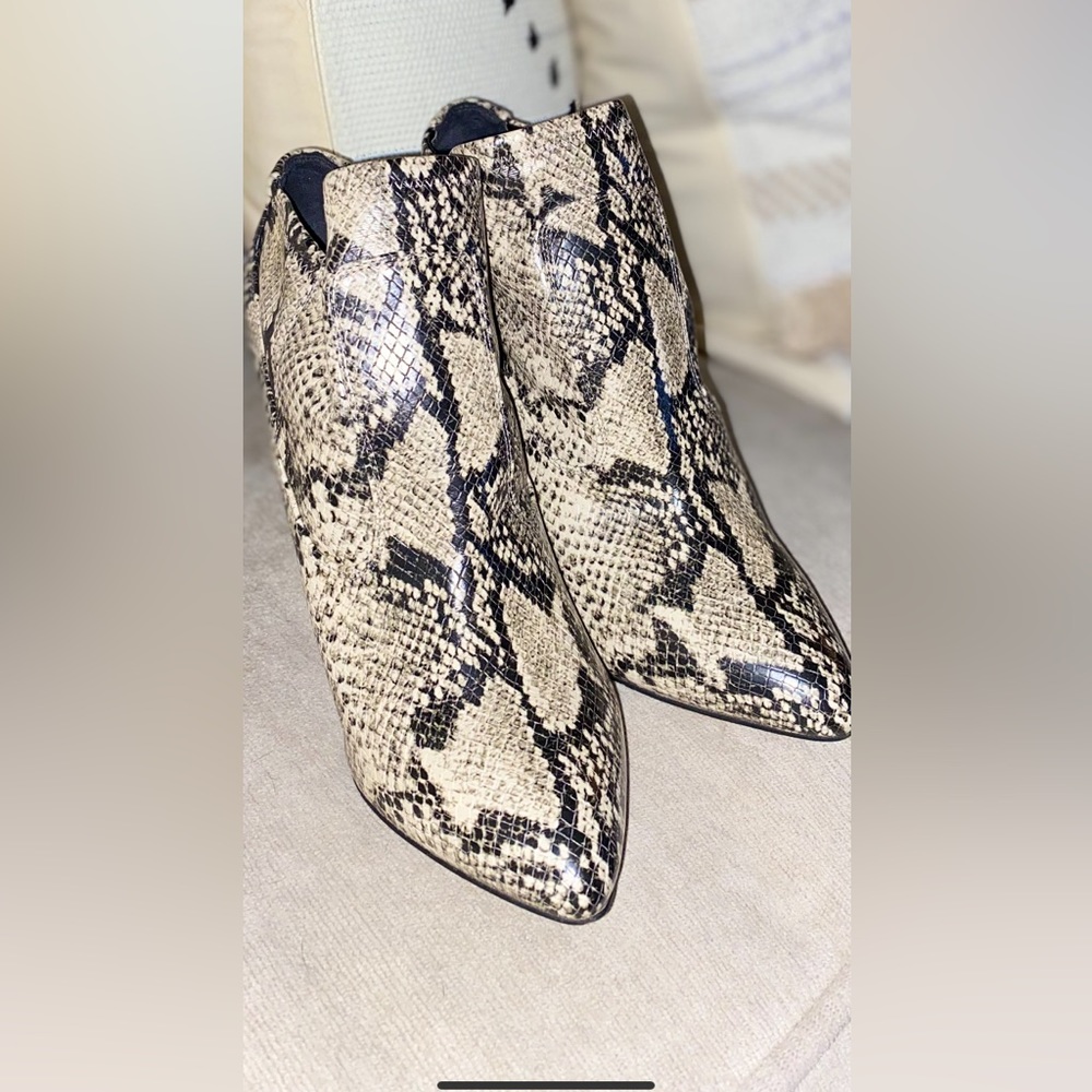NEW Franco Sarto Kora Snakeskin Print Ankle Pointed Toe Booties Boots Size 9.5